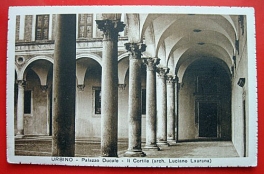 Urbino - sloupy